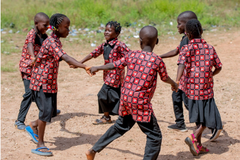 아동 후원 모델 재검토 속 기독교 단체들, 효과와 한계 둘러싼 논쟁 확산