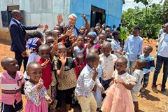 아프리카에 돌아와서 가장 먼저 시작한 일