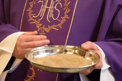 사순절을 그냥 지나치지 말라: 십자가를 향한 여정 속에서 살아내는 복음