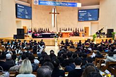 “사랑·영성 겸비한 지도자 되길”… 서울신대 2025학년도 전기 학위수여식 개최