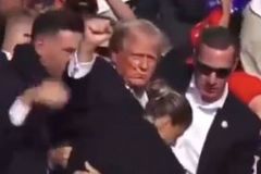 “몇 밀리미터 차이로 목숨 건져” 트럼프 측근 목사가 전한 총격 순간