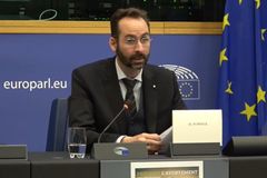 EU, ‘국경 넘어 낙태 지원’ 추진… 정치·사회 갈등 격화