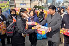 한기총, 서울역 광장에서 노숙인·쪽방촌 섬김 사역