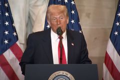 트럼프, 국정연설서 관세 정책 강행 재확인… 연방대법원 판결에도 “관세 더 강력히 추진”