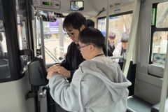 홀트주간보호센터, 발달장애인 대중교통 체험으로 지역사회 적응 지원