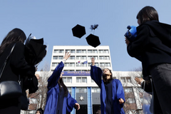 박사 학위 취득자 역대 최대 2만명 육박… 연봉 2000만원 미만 ‘박봉 박사’ 증가