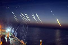 미군 호르무즈 해협 공습… 이란 미사일 기지 타격, 에너지 위기 속 긴장 고조