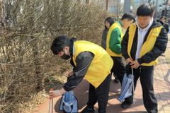 홀트주간보호센터 플로깅 활동 진행…업사이클링 키트 나눔으로 환경보호 실천 확대