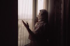 기독교로 개종한 아프간 여성, 박해 속 신앙과 난민 사역 이어가