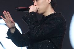 비와이, 초등 성교육 교재 비판… 젠더 교육 논란 확산