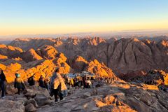 시내산의 타락? 다만 등산하듯 올랐다 컵라면만 먹고 오는 것