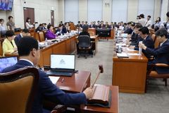 노동절 공휴일 지정 법안 통과, 부산 글로벌허브 특별법까지…국회 행안위 의결