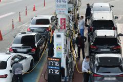 주유소 가격 인상 점검 김정관 장관, 최고가격제에도 210원 급등 현장 조사… 위법행위 엄정 대응