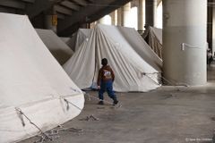 레바논 아동 피난 급증… 중동 보건시설 공격 6시간마다 발생