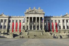 우루과이 상원, 안락사 합법화… 기독교계, 강력 반발