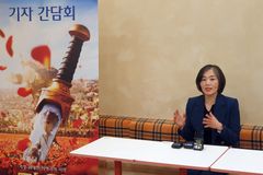 ‘신의 악단’ 흥행 ‘다윗’이 잇는다… “그가 이긴 건 ‘골리앗’만이 아니다”