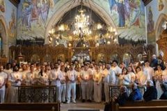 英 그리스 정교회, 부활절 맞아 250명 이상 세례… “성장하는 공동체”