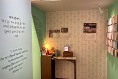 “북한 주민의 하루를 따라가다”… NKDB, ‘오늘의 명주’ 전시