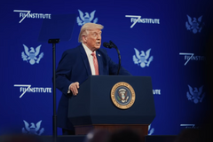 트럼프 호르무즈 해협 봉쇄, 이란 전쟁 경제전 전환…유가 급등·글로벌 시장 긴장 고조