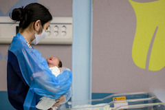 출생아 수 증가세 지속… 2월 합계출산율 0.93명 기록