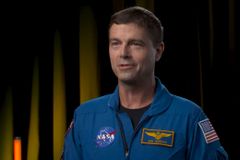 “종교 없던 우주비행사도 눈물”… 아르테미스 II 사령관 고백