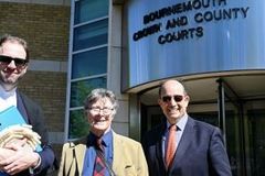 英 고등법원, 친생명 운동가 유죄 뒤집어… “표현·종교의 자유 침해”