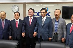 조전혁 서울 교육감 후보, 한교연 천환 대표회장 등과 환담