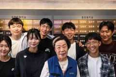 칼빈대 환경미화원 윤용자 씨, 학교에 500만 원 기부