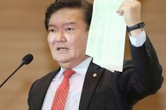 민경욱 전 의원, 포럼 중 의식 잃고 쓰러져… 뇌출혈로 치료 중
