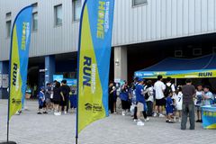 한국해비타트·삼성 라이온즈, 주거복지 브랜드 데이 개최…가수 션 시구