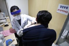 인플루엔자 조기 유행에 질병청, 어린이·어르신 국가예방접종 일정 조정 검토