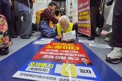 전장연 출근길 '포체투지' 돌입…조례 공포 촉구
