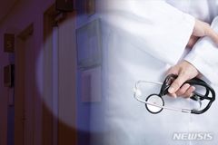 의사 사칭해 환자 뼈 부러뜨린 50대 집행유예