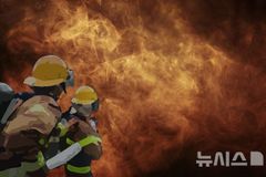 나주 창고 비닐하우스 화재…시설 2동·차량 전소