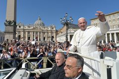 Be lifeline of hope for youth alienated from church, pope tells synod