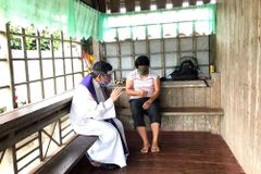 Leyte priest offers ‘door-to-door’ confession, communion amid lockdown