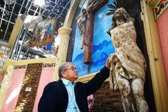 Bishop makes first visit to Marawi cathedral since siege