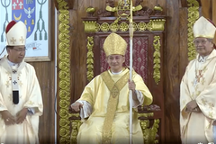 New Naval bishop assumes post