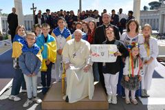 Pope Francis tells general audience pilgrims his knee is ‘still not healing’