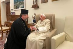 Vatican: Benedict XVI under medical care as health takes sudden turn