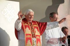 Filipino bishops ask prayers for late Pope Emeritus Benedict XVI