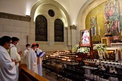 Follow Benedict XVI’s Christian life example, Manila archbishop tells faithful