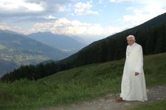 10 quotes from Pope Benedict XVI on the beauty of love and suffering