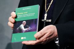 Papal document addresses challenges of evangelizing in the digital age