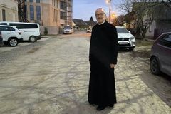 Vatican cardinal to make 2nd visit to Ukraine border at Pope Francis’ request