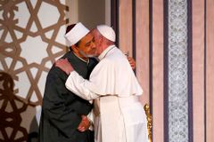 Year in review: In Rome and abroad, pope urges unity, care for poor