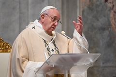 Pope Francis prays for persecuted Christians during Angelus