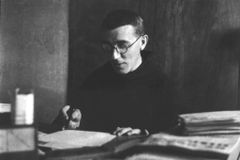 Pope Francis advances sainthood cause of Italian Catholic priest who saved Jews in WWII