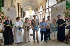 Marian exhibit: Pontifically crowned images at San Agustin Museum