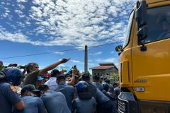 Anti-mining protesters in Sibuyan question presence of police in barricades